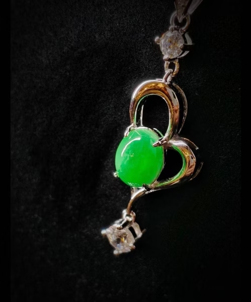 1762534066_4041fcf9151f05d25604 翡翠蛋面项链 冰种帝王绿合成翡翠K金项链钻石 P-2025-75