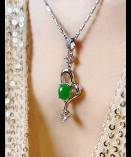 1762534066_ec4394c12d9a5b4bcbf9 翡翠蛋面项链 冰种帝王绿合成翡翠K金项链钻石 P-2025-75