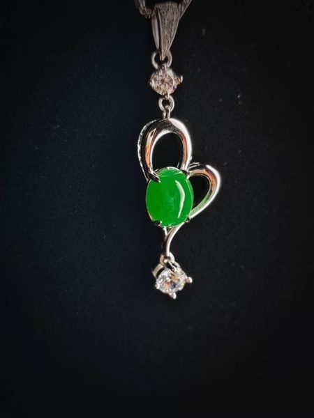 1762534066_f2ae602d22cb108ac0e9 翡翠蛋面项链 冰种帝王绿合成翡翠K金项链钻石 P-2025-75