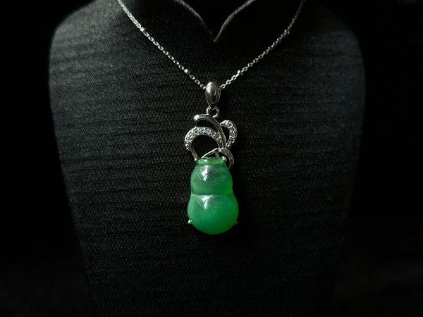 翡翠葫芦项链 玻璃种帝王绿合成翡翠K金项链钻石P-2024-07