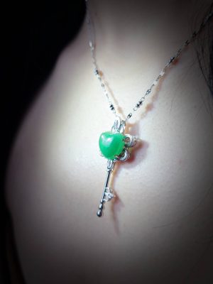 P-2025-37-9 翡翠心型项链 冰种帝王绿合成翡翠K金项链钻石P-2025-37