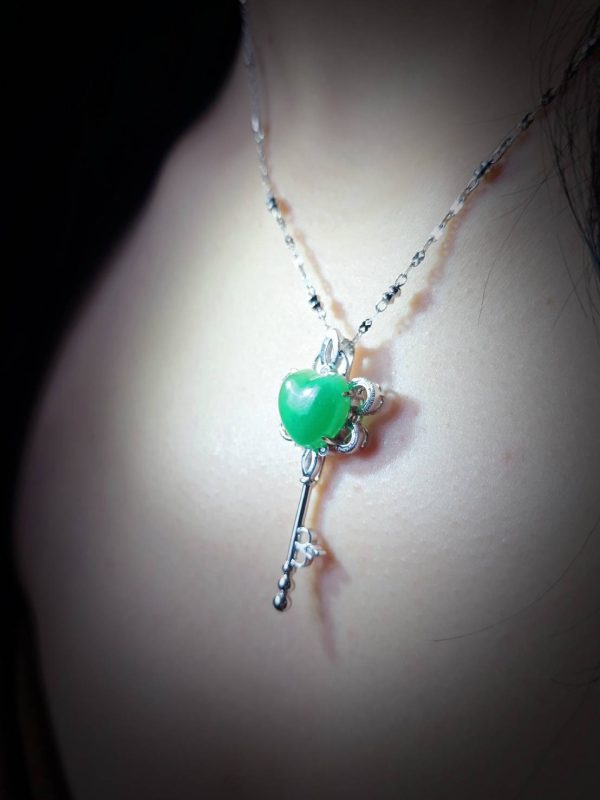 P-2025-37-9 翡翠心型项链 冰种帝王绿合成翡翠K金项链钻石P-2025-37