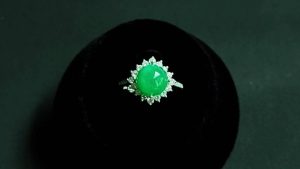 R-2025-25-1 绿耀璀璨 冰种帝王绿合成翡翠钻石 戒指R-2025-25